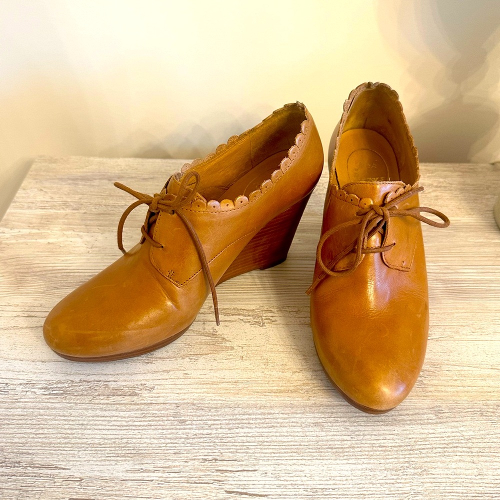 Jack Rogers, size 8, brown wedges.